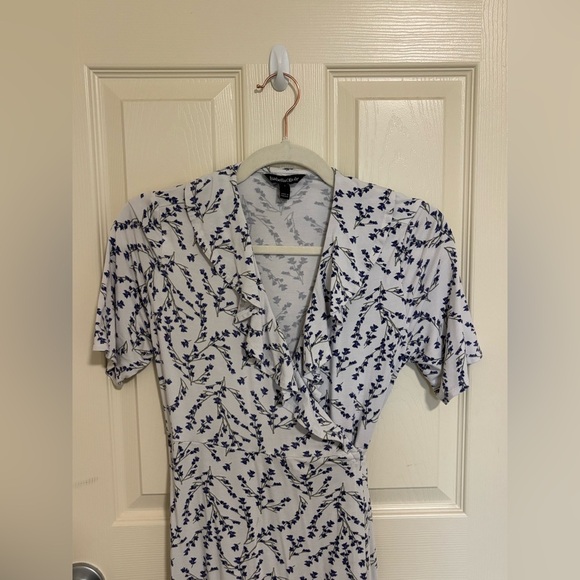 Isabella Oliver Lullah Floral Wrap Maternity Dress | Size 4 - Picture 6 of 11